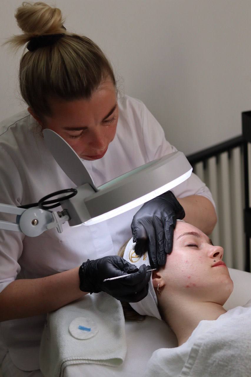 Behandlung bei Novikova Beauty